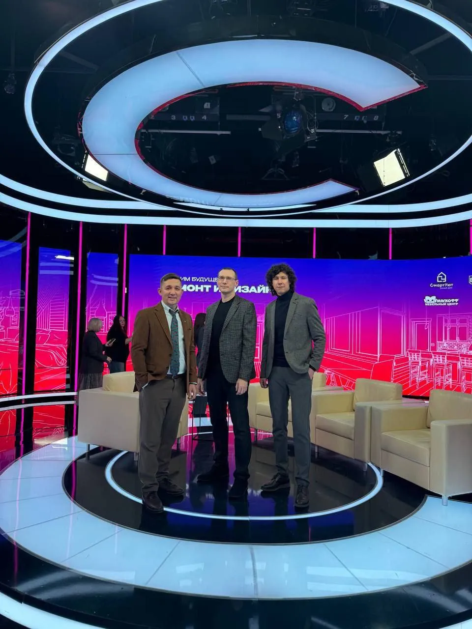 Эксперты в телепрограмме о ремонте и дизайне